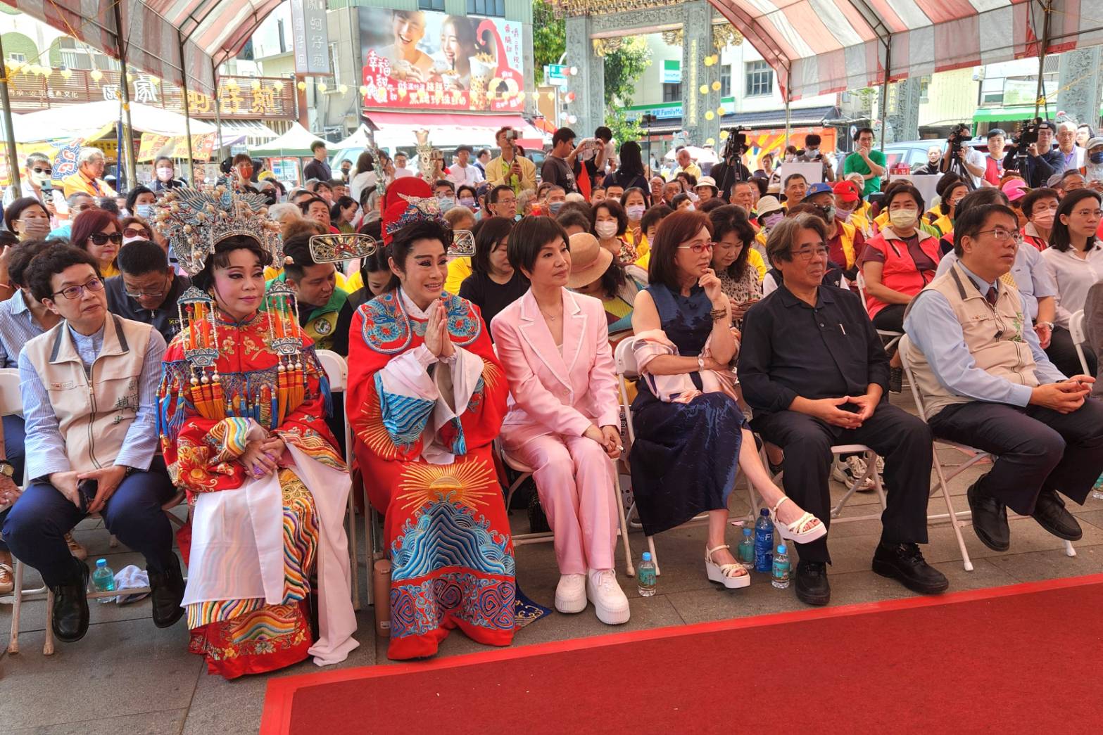 ▲安平在地廟宇慶祝520總統就職，特別邀請秀琴歌劇團、唐美雲歌仔戲團及明華園戲劇總團3大歌仔戲團，17至19日在林默娘公園演繹經典劇作。（圖／記者陳彥霖攝）