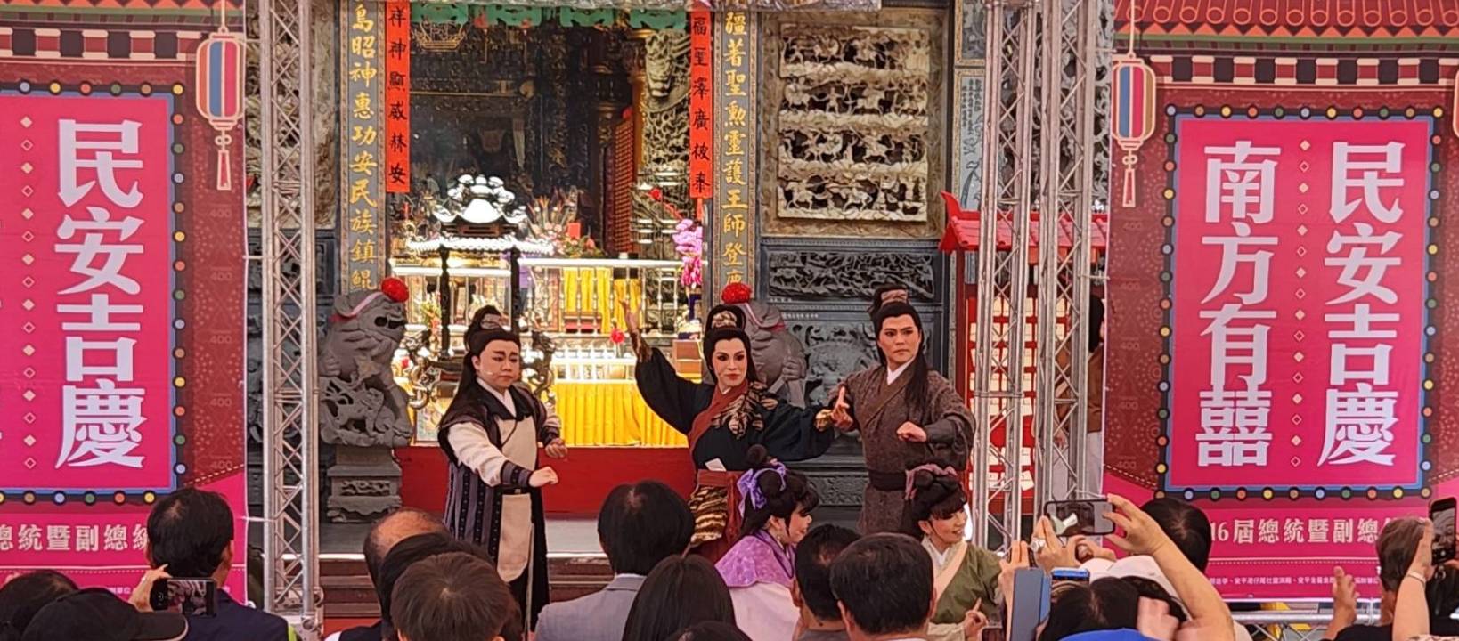 ▲/18（六）由唐美雲歌仔戲團的唐美雲、許秀年、王金櫻及小咪四大國寶同台飆戲《龍鳳情緣》。（圖／記者陳彥霖攝）