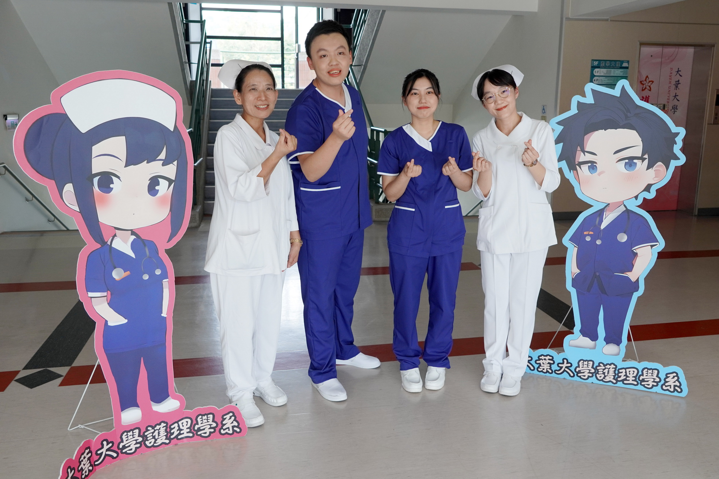▲國際護師節前夕，大葉大學護理學系為即將展開臨床實習的第10屆學生舉行加冠典禮，期許他們成為具備護理專業和南丁格爾服務精神的優秀醫護人員。（記者張溎壕攝）