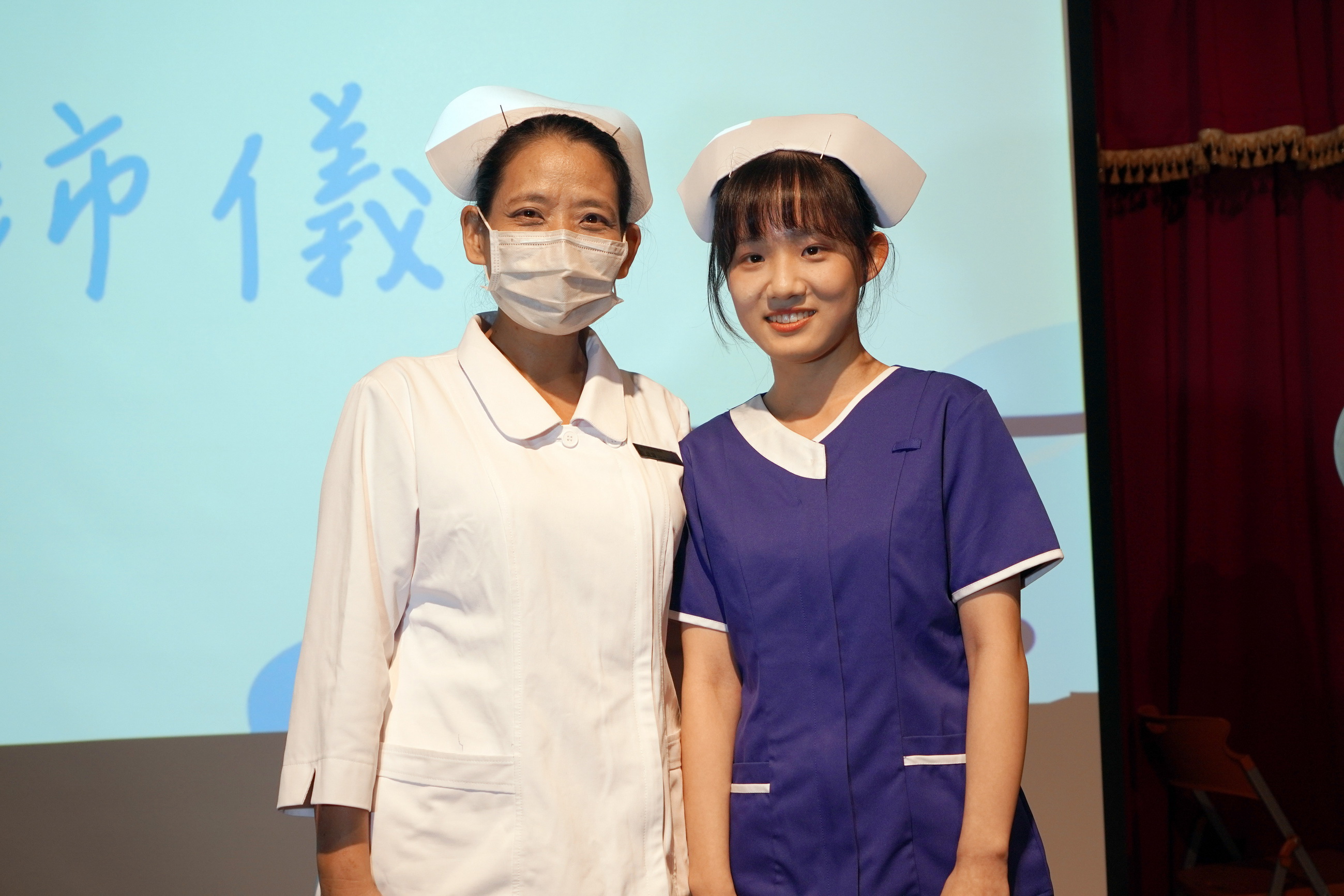 ▲國際護師節前夕，大葉大學護理學系為即將展開臨床實習的第10屆學生舉行加冠典禮，期許他們成為具備護理專業和南丁格爾服務精神的優秀醫護人員。（記者張溎壕攝）