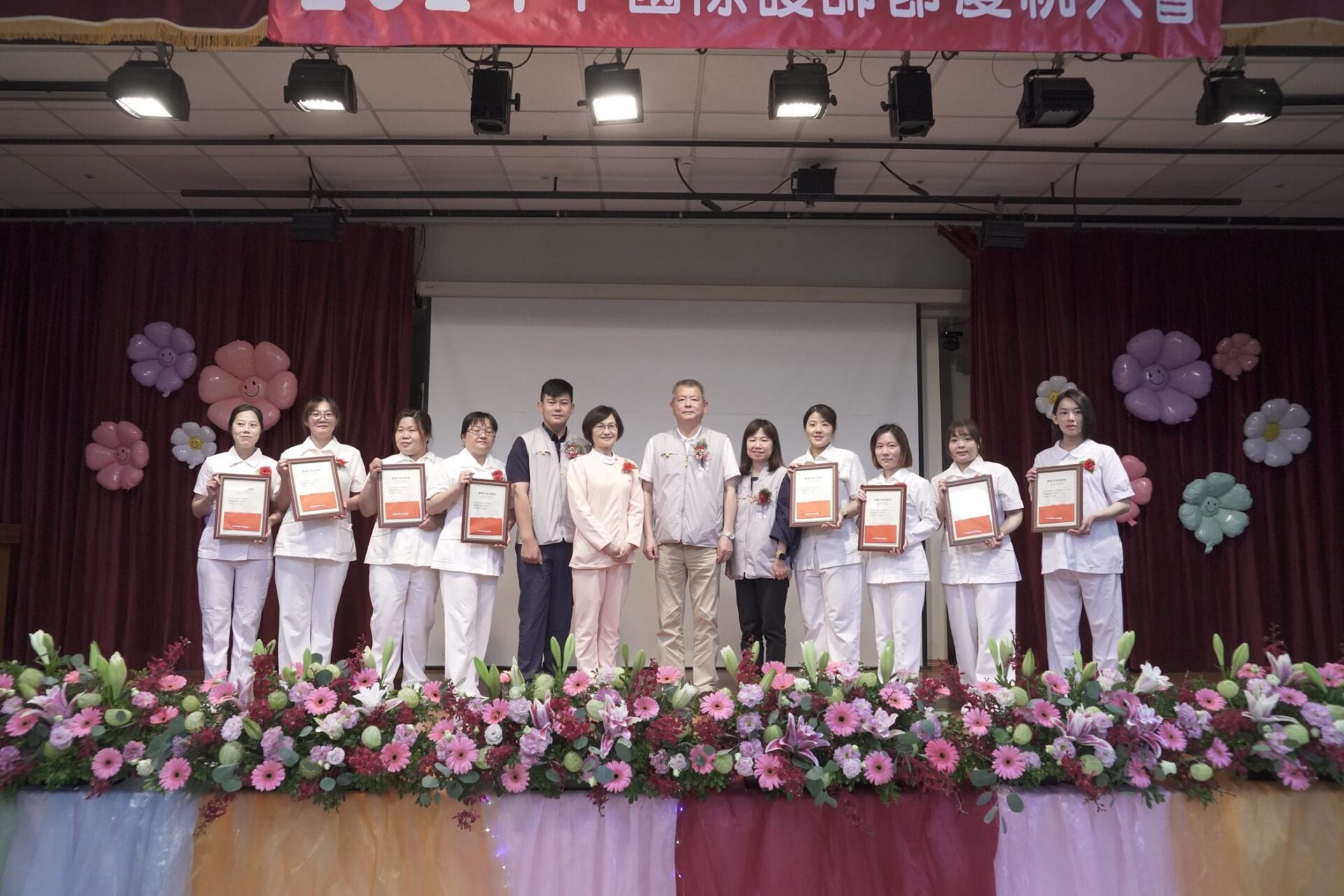 慶祝國際護師節表揚優良、資深護理人員 嘉市府獻上祝賀