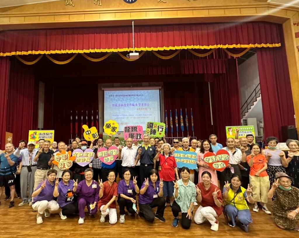 ▲中彰榮家舉辦「防範金融投資詐騙-全民防詐護一生」金融講座,邀請警政署國道公路警察局洪俊義科長擔任講師,藉此提升榮家住民長輩及職員對於金融詐騙的警覺性。(中彰榮家提供)