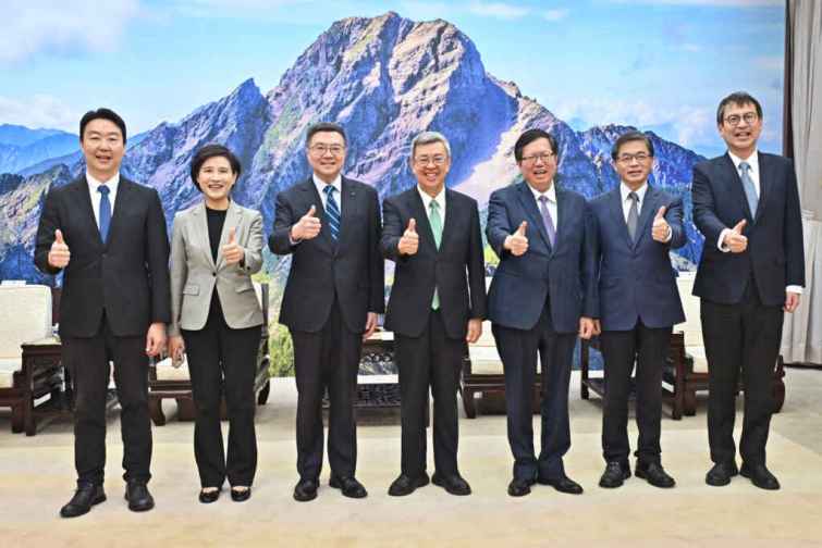 ▲行政院長陳建仁會晤卓榮泰準院長及其團隊，期許新內閣持續推動福國利民工作，讓國家更堅強、創新且具備行動力，也讓全世界看見臺灣的優異表現。（新傳處提供）