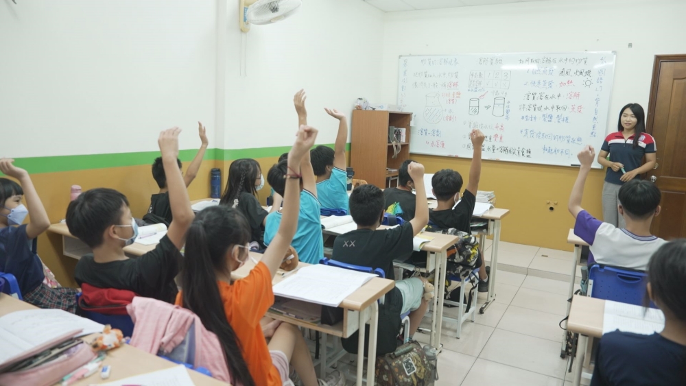 【透過學習互動來提升孩子學習的動力。(圖/全球教育機構提供)】
