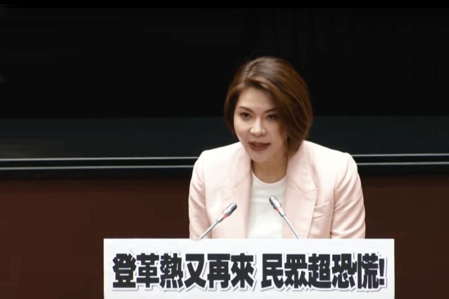 憂登革熱疫情通報經費大縮水 陳菁徽籲政院:把南部鄉親健康擺第一 225 照片來源:立法院直播截圖