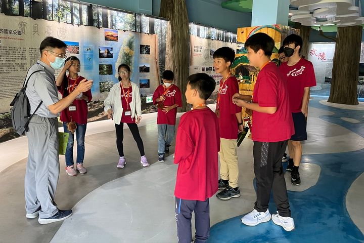 分組導覽學習。 圖:雪霸國家公園管理處/提供