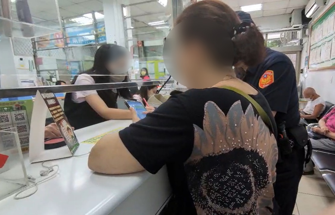 ▲圖說:詹女欲匯款5萬給沒錢吃飯的美籍軍官兒,員警點出多重破綻化解詐騙 (圖/台中市政府提供)