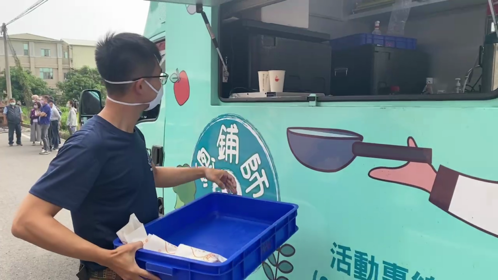 ▲奇美餐車到場協助補充打火弟兄食物（圖／記者王俊勝 翻攝）