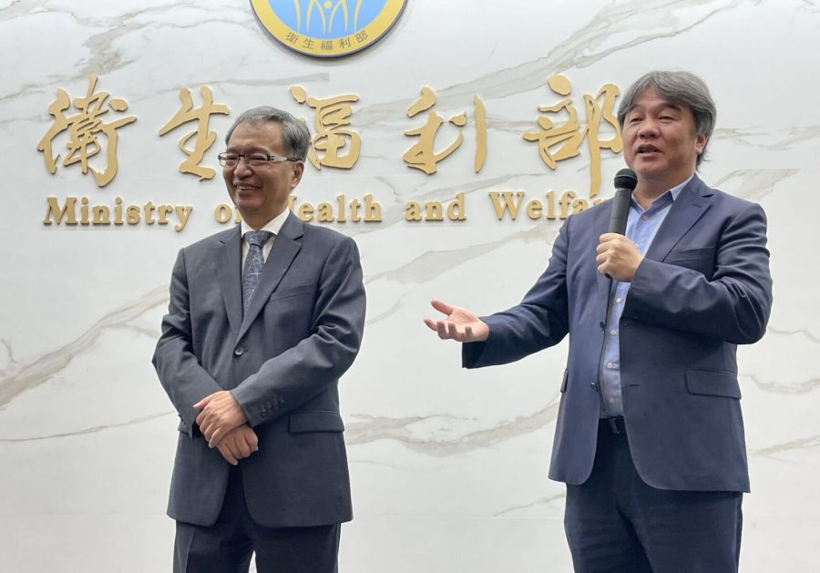 兩大砲總辭!薛瑞元嘆「衛福部永無寧日」 王必勝喊未來只PO吃喝玩樂 236 兩大砲總辭!薛瑞元嘆「衛福部永無寧日」 王必勝喊未來只PO吃喝玩樂 235
