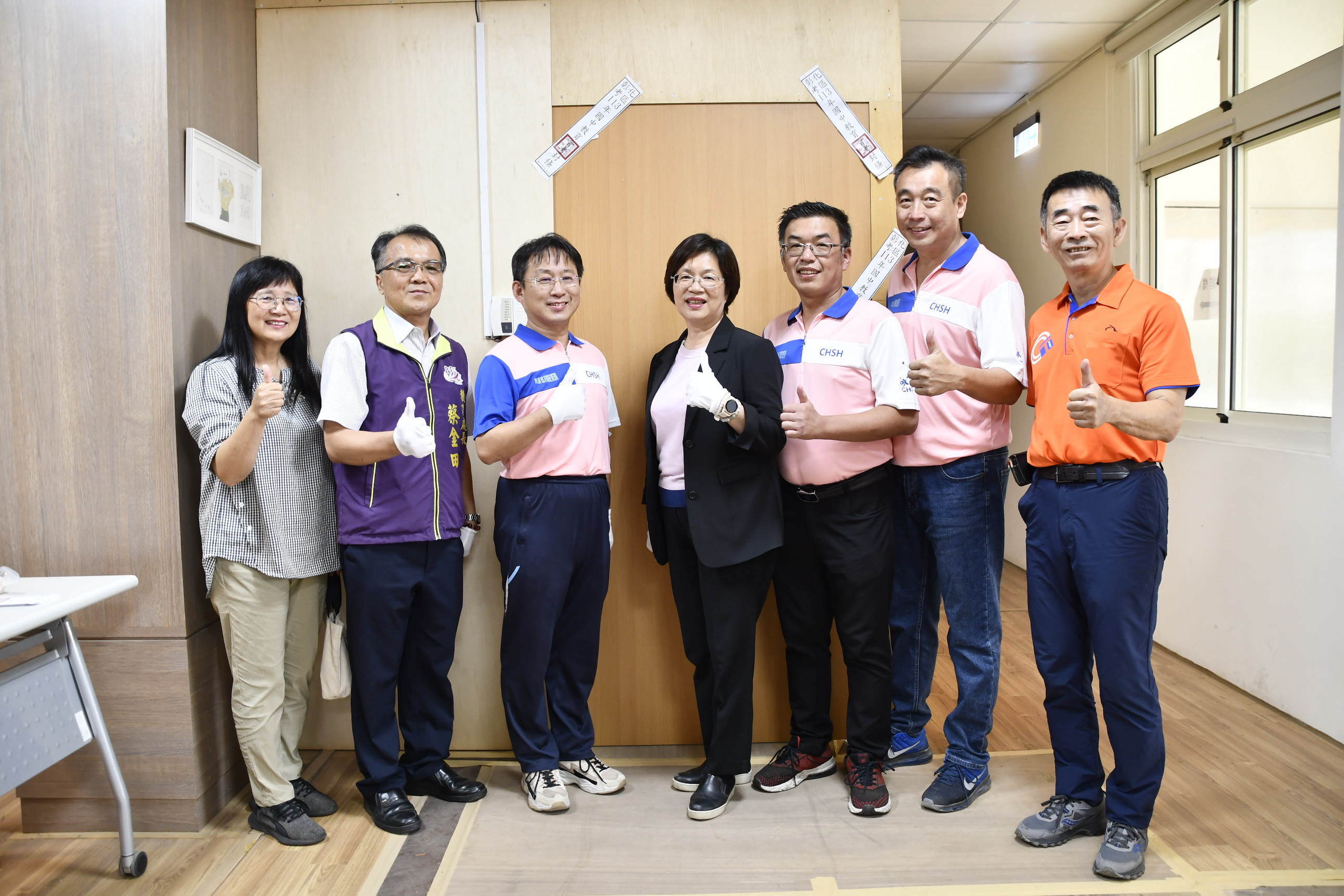 ▲113年國中教育會考將於5月18、19日舉行，彰化縣長王惠美關心考生，於考場開放時間前往國立彰化高級中學，巡視考場試務準備情形。（記者張溎壕攝）