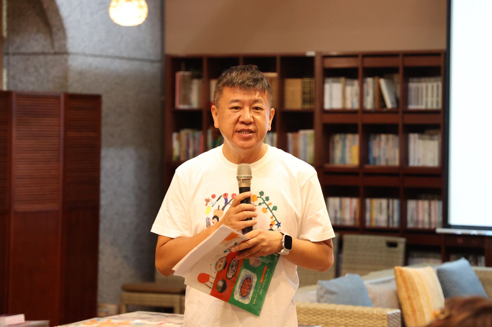 育田基金會花蓮中心主任周居禮說,希望透過藝術舒緩他們的身心,以及在抗癌路上,能更專注自己的心靈內在對話,也讓社會大眾了解癌症病人的生命歷程,進而去關心、同理他們。