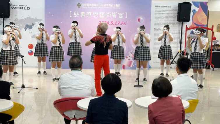 ▲勵志中學口琴隊精彩的表演。（秀傳醫院提供）