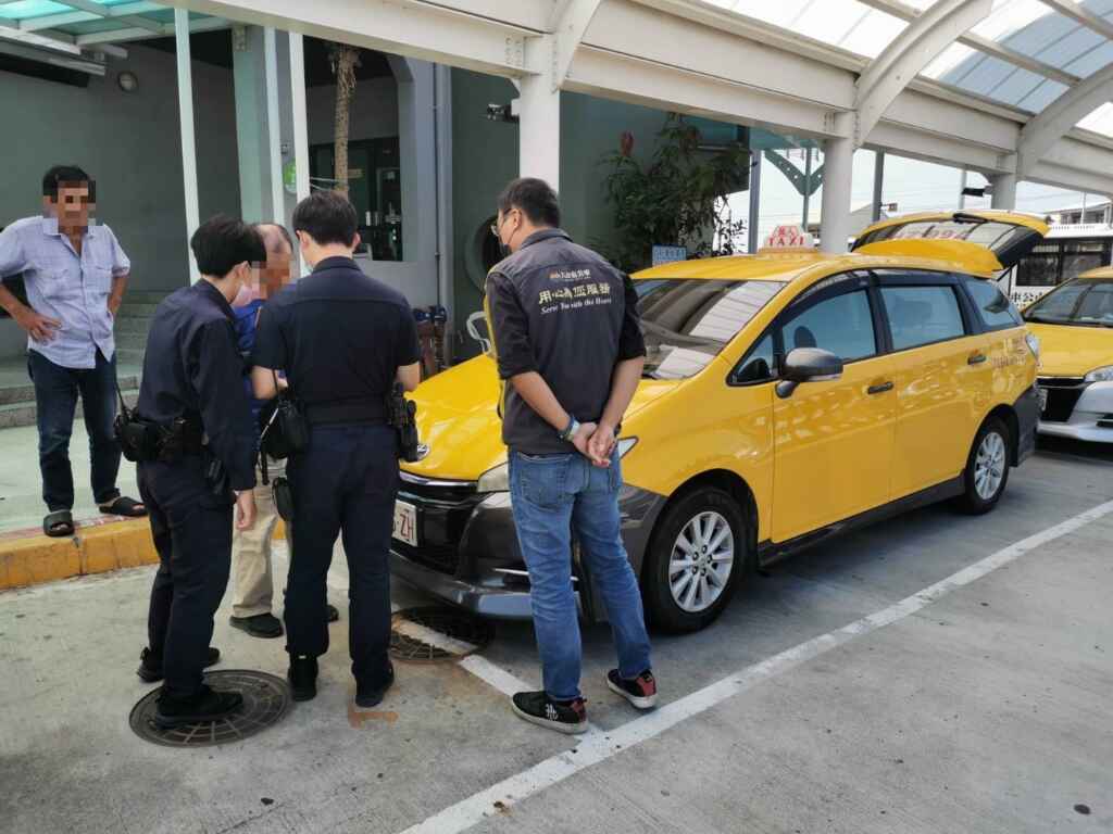 ▲為維護計程車營業秩序並保障市民搭車權益,公共運輸處將不定時、不定點於違規熱點進行稽查取締白牌車,若發現違規情事必定嚴厲執法。(台南市政府提供)