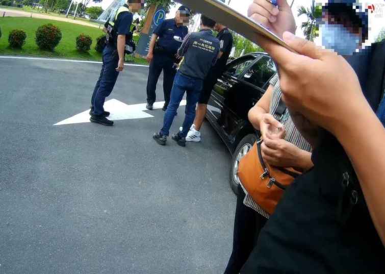 ▲依據「公路法」規定，未經核准經營計程車之違規業者或駕駛人，一經查獲即可處以駕駛人10萬元以上罰鍰，並吊扣駕照及牌照4個月以上之裁罰。（台南市政府提供）