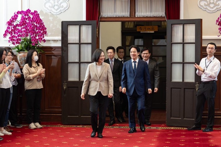▲蔡英文總統今天上午出席「總統府歡送會」時向府內同仁致謝並表示，與團隊一起創造許多第一次，為人民提供更好的服務，也和臺灣人民共同寫下歷史，促進國家整體發展。（總統府提供）