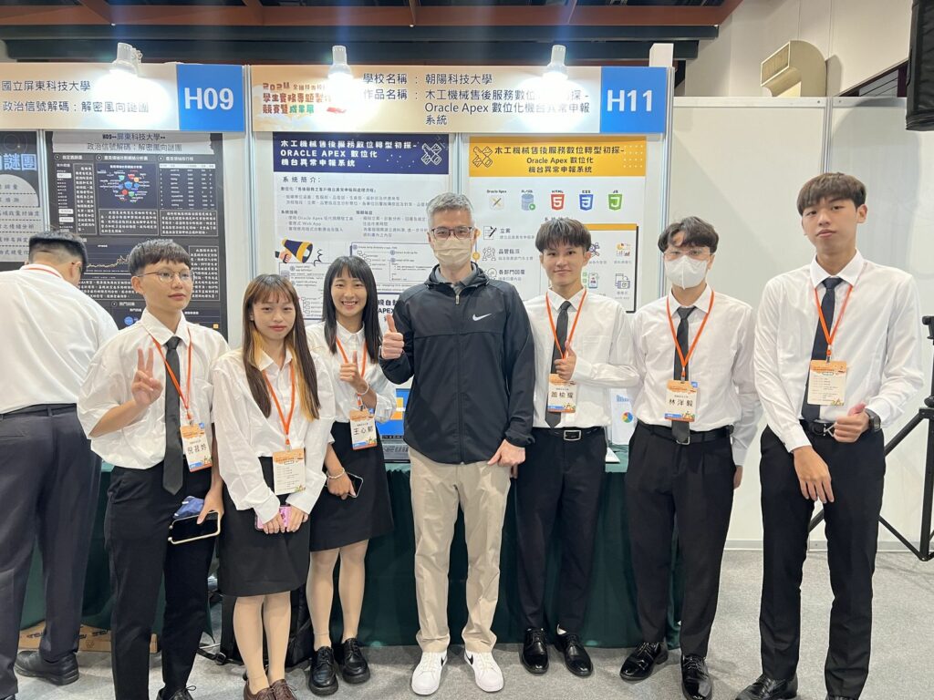 作品名稱:木工機械售後服務數位撌型初探-Oracle Apex數位化機台異常申請系統。圖/林惠婷攝