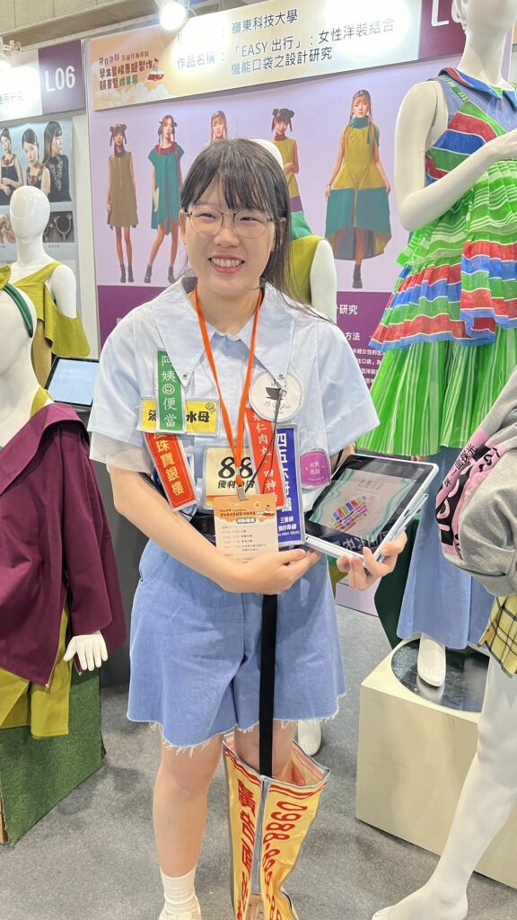 嶺東科技大學參賽學生精心打扮的服裝設計創意十足(相片:林志毅攝)