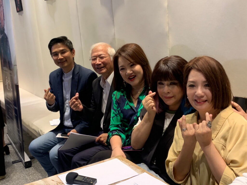 愛子歸來首映,嘉賓看完電影都深受感動,藝人何方(右一)、傅薇(右二)、監獄先生黃明鎮牧師(左二)
