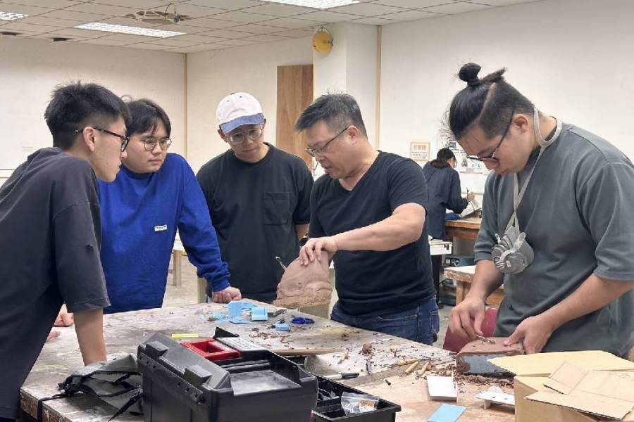 讓住家與大眾運輸零距離 成功大學工設系打造友善移動輔具 240 讓住家與大眾運輸零距離 成功大學工設系打造友善移動輔具 239