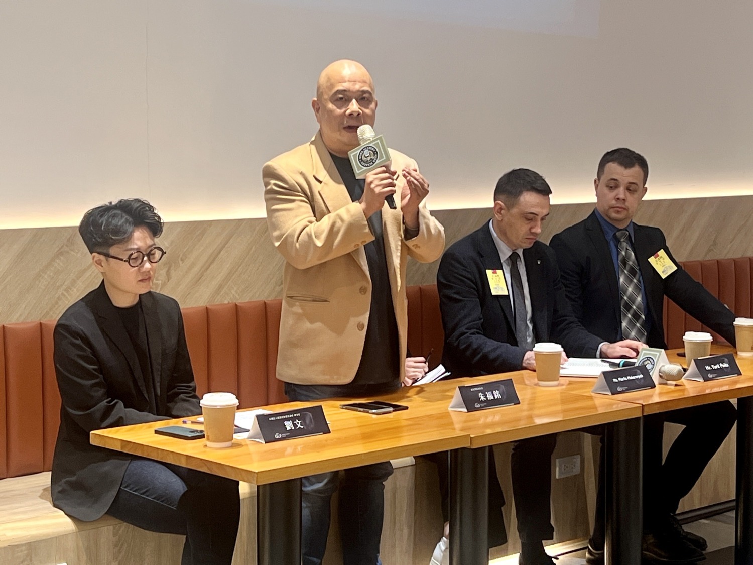 黑熊學院執行長朱福銘致詞時表示:「烏俄衝突十年回顧」帶給台灣社會反思:「當同樣情境放到台海局勢,台灣準備好了嗎?」(記者/司徒攝)