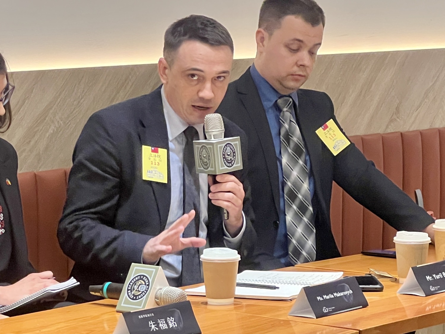 國際民防海外學者Yurii Poita等專家來台出席「全球民防領袖論壇」進行交流。(記者/司徒攝)