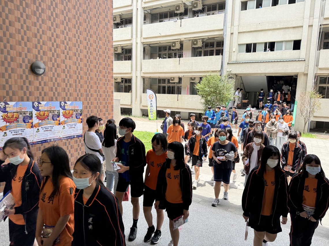 漾新聞|高雄考區二考生答案卡簽名該科零分 有考生上吐下瀉英聽需提前申請備用試場
