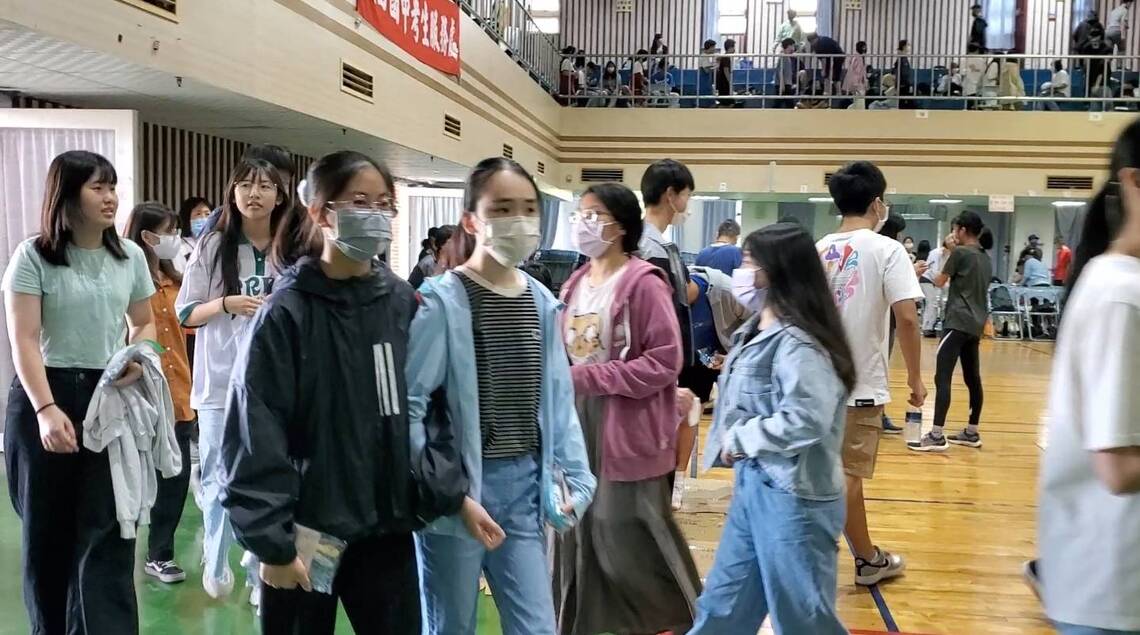 漾新聞|會考作文探討誇大不實虛假廣告 考生從生活經驗思辨著手拿高分