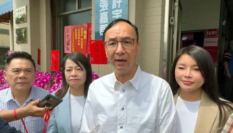 朱立倫(右2)18日批評,民進黨當家還要鬧事、還想要號召學運或群眾,這可能是全世界民主之恥。中央社
