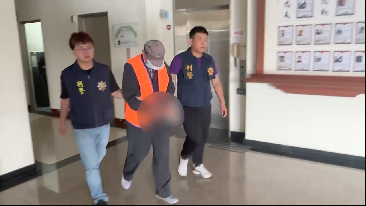 ▲62歲張姓男子涉嫌社頭鄉挑選車內有提包的車輛，拿石頭砸破後座車窗玻璃竊取提包，警方遠赴桃園市中壢區將張姓竊嫌緝捕到案。（警方提供）