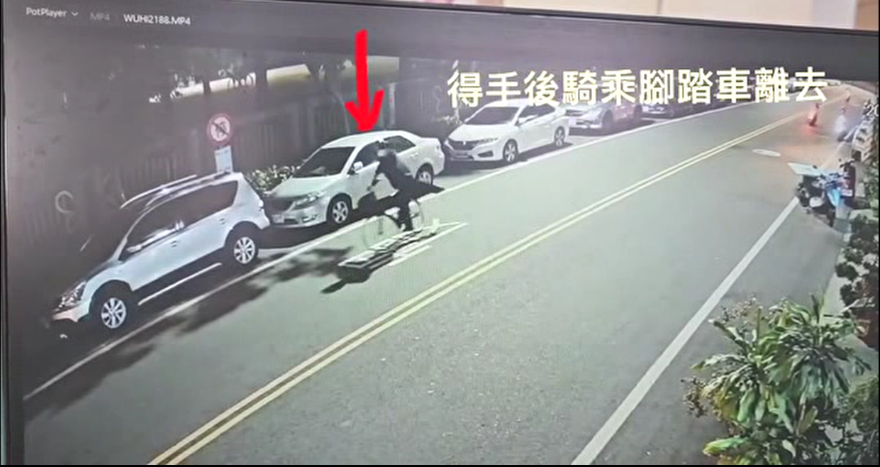 ▲62歲張姓男子涉嫌社頭鄉挑選車內有提包的車輛，拿石頭砸破後座車窗玻璃竊取提包，警方遠赴桃園市中壢區將張姓竊嫌緝捕到案。（警方提供）