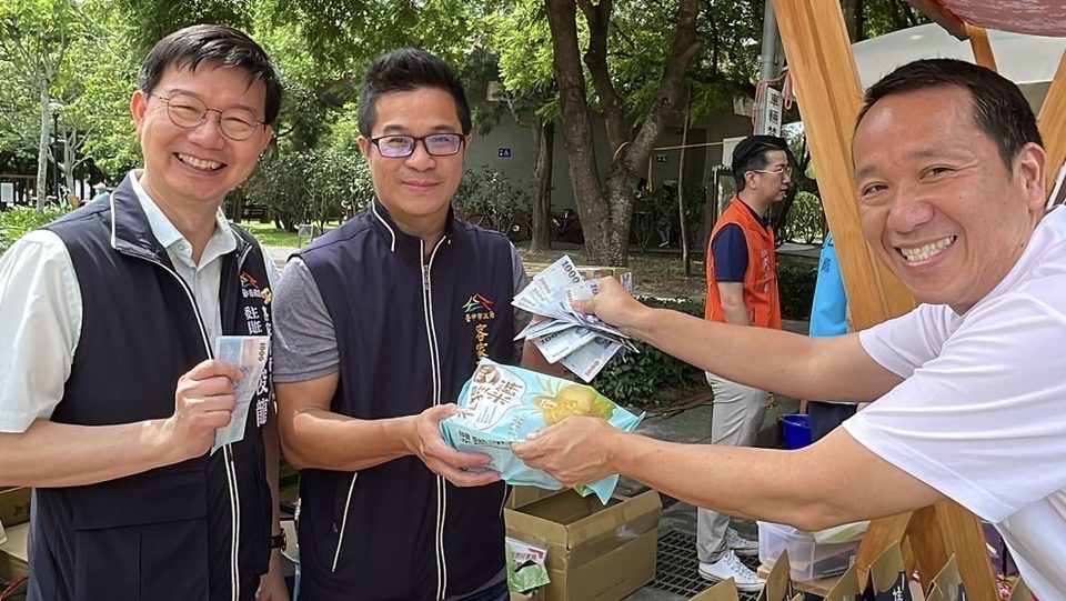 售出近8成！愛心接力挺花蓮 中市客委會攜手花蓮富里辦農特產品展售會