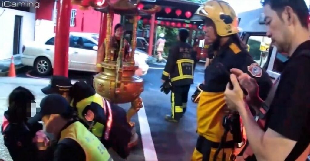 陳女表示在不久前有吞服一些安眠藥,警消人員旋即將其送往醫院