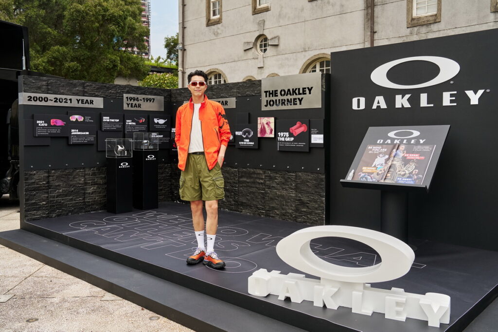 Oakley自 1975 年創立迄今於眼鏡史上創下多個里程碑,並擁有1,000多項專利技術_配戴鏡款BiSphaera