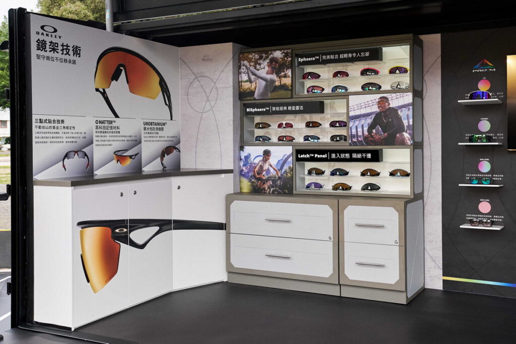 Oakley備戰體驗場_Zone1 Oakley Lab_備戰應援車(左側O Matter高科技記憶材料)