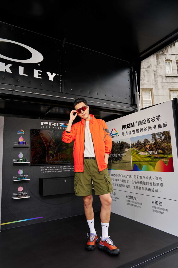 蔡凡熙於《Oakley備戰應援車》上體驗品牌專利技術_配戴鏡款Latch Panel