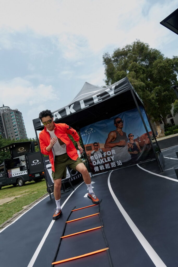 蔡凡熙熱血挑戰《Run For Oakley 備戰起跑站》繩梯敏捷訓練_配戴鏡款Sphaera