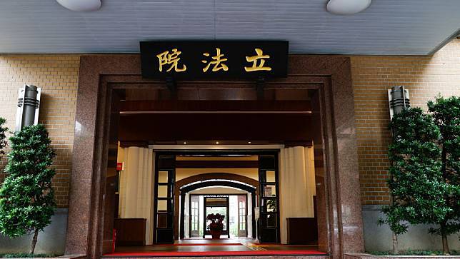 民主最高殿堂立法院,竟發生嚴重暴力事件還有多名立委送醫。(圖/立委林岱樺提供)