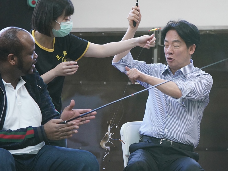 賴清德今天邀請友邦元首們釣蝦。中央社