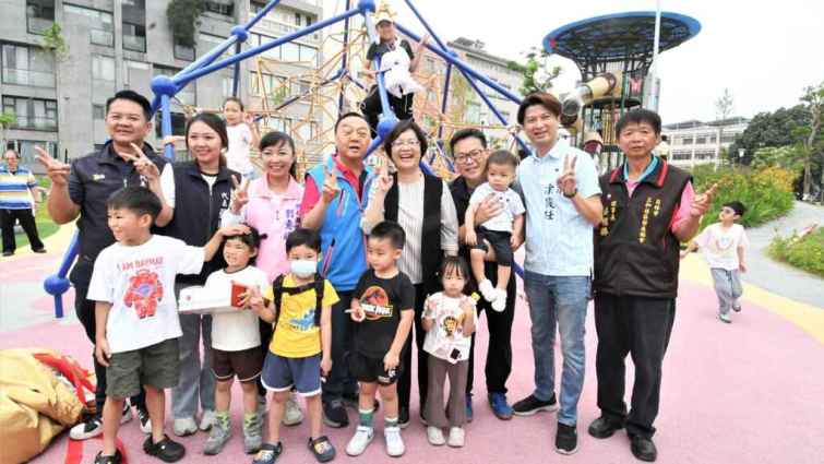 ▲員林市三和公園內設置有沙坑遊憩區、牆面遊戲區、好動遊戲區等趣味設施，並設有環形散步道、休憩平台及多功能草坪等休憩設施，讓各年齡層民眾都能來使用。（記者林明佑攝）
