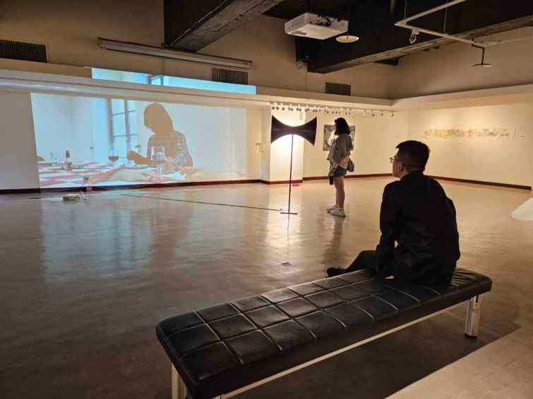 ▲新銳藝術盛宴「藝術新聲」推薦展，匯集全臺11所藝術院校的藝術新聲大展19日於大墩文化中心登場。（記者張學宜翻攝）