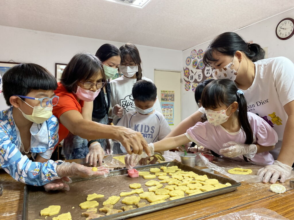 學員做餅乾