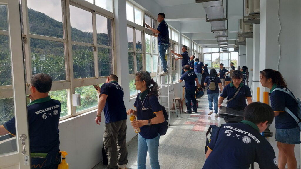 GREENWAY共捐贈2,000才GS禦守系列隔熱紙,包含南極國小與大平國小全校教室與活動空間,為孩童打造一個更健康舒適的學習環境。
