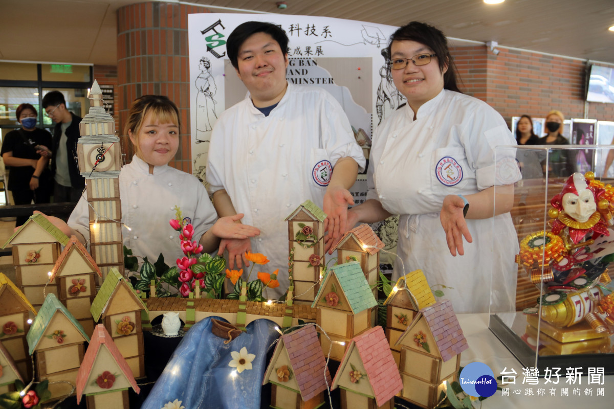 歐式麵包組的大型藝術麵包作品為倫敦大笨鐘街景。(弘光科大提供)