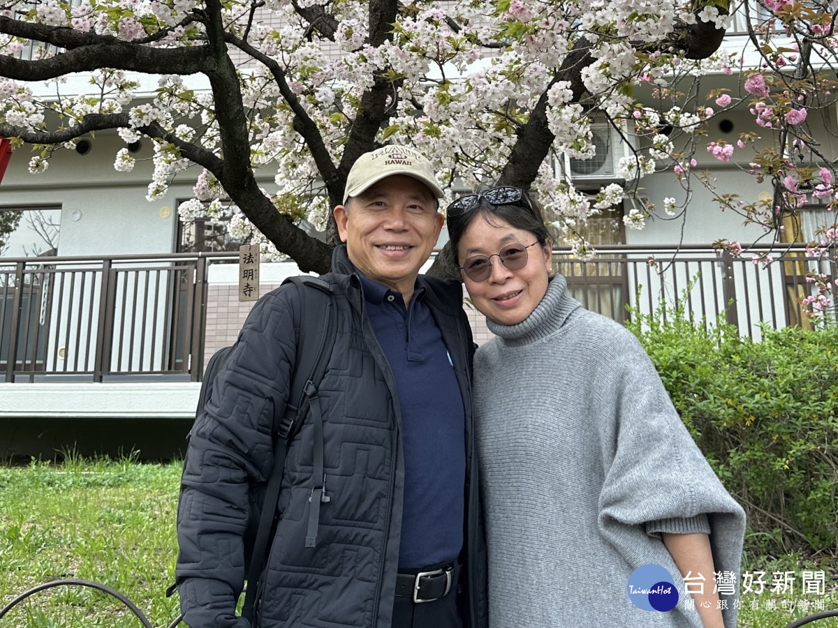 新任國發會主委劉鏡清(左)與妻子黃麗惠同樣畢業於中原大學,相識相戀的緣分也很奇特。