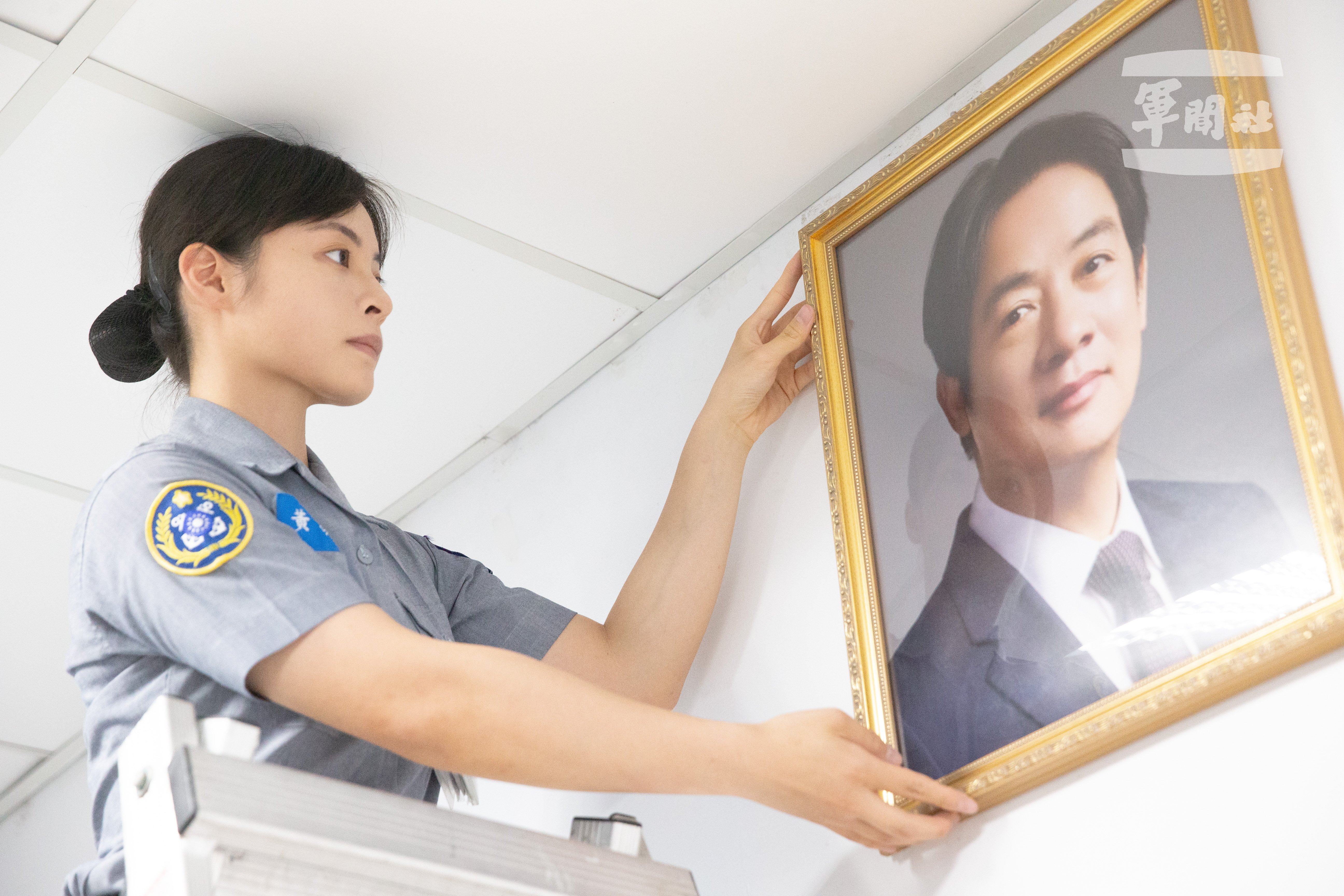 國軍今懸掛總統賴清德玉照,國防部提供