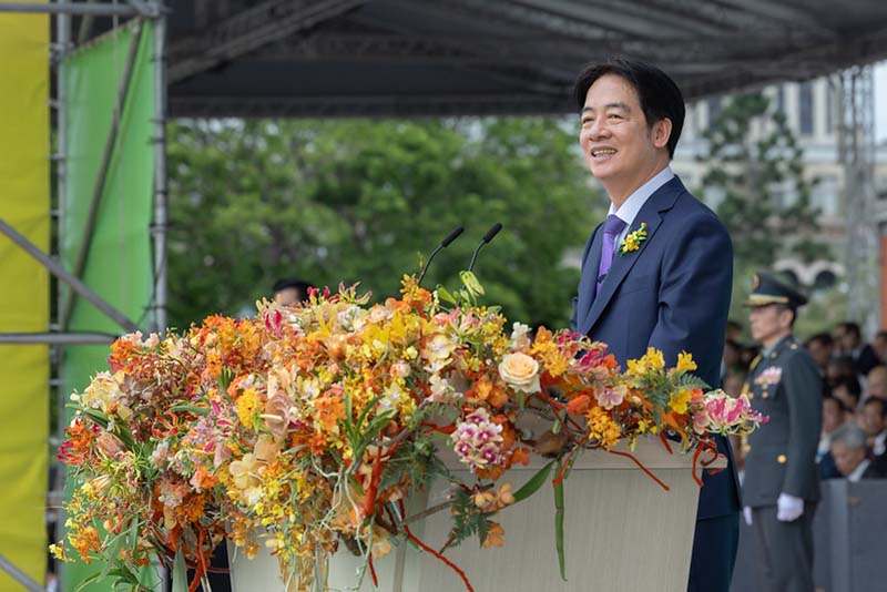 中華民國第16任總統賴清德伉儷及副總統蕭美琴今(20)日上午參加在總統府府前廣場舉行的就職慶祝大會,總統並以「打造民主和平繁榮的新臺灣」為題,發表就職演說。