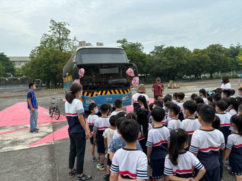 「當心大型車！」幼兒園交通安全初體驗