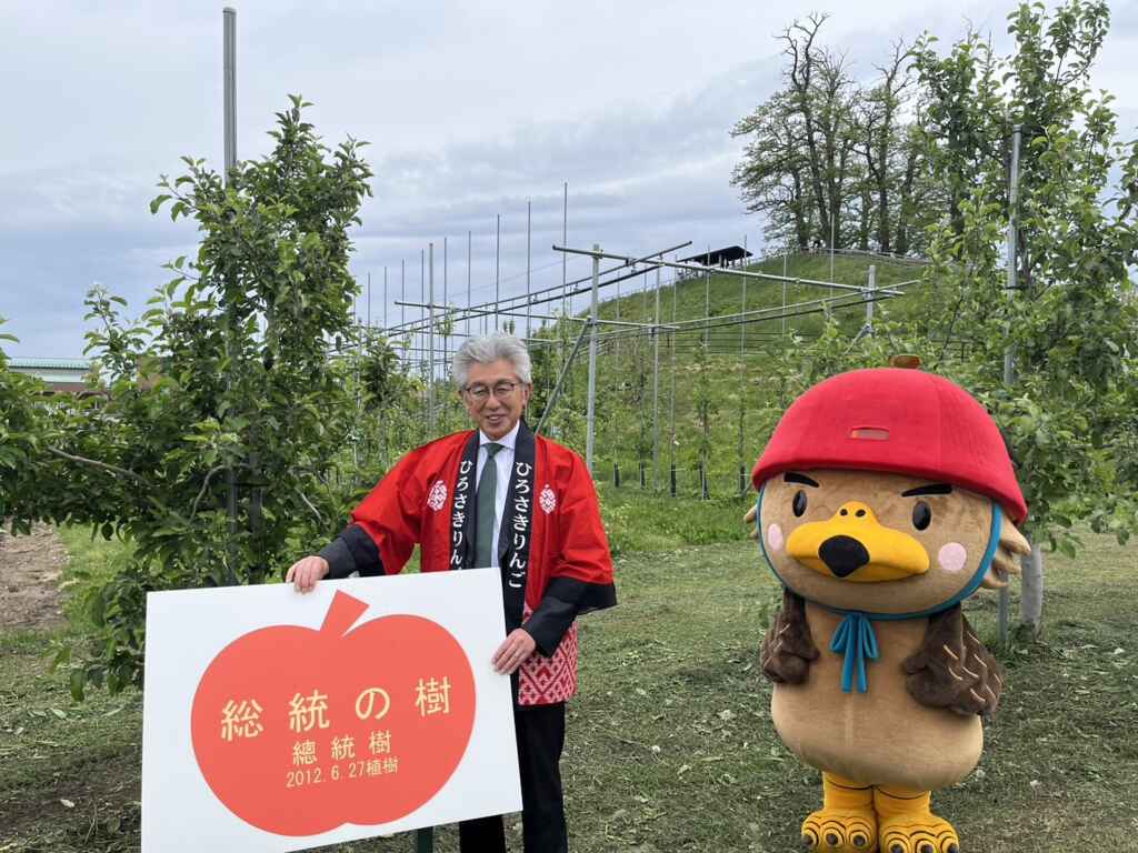 ▲2012年時任臺南市長之賴清德總統曾率團親訪該市進行交流,並於弘前市蘋果公園內種下祈願兩市友好關係發展之蘋果樹。(臺南市政府提供)