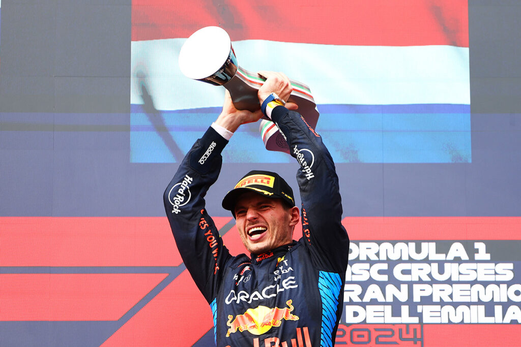 -Red Bull 車隊荷蘭籍車手 Max Verstappen成功抵禦Lando的追擊,於艾米利亞-羅馬涅大獎賽拿下本季第五勝。