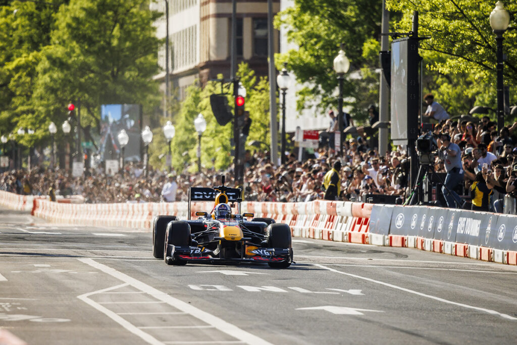 -Red Bull今年將於9月28日舉辦Red Bull Showrun活動,將賽車、賽車手及後勤團隊原班人馬移師臺中市政路前封街展演,預計可容納3萬名觀眾,門票將於8月開賣。
